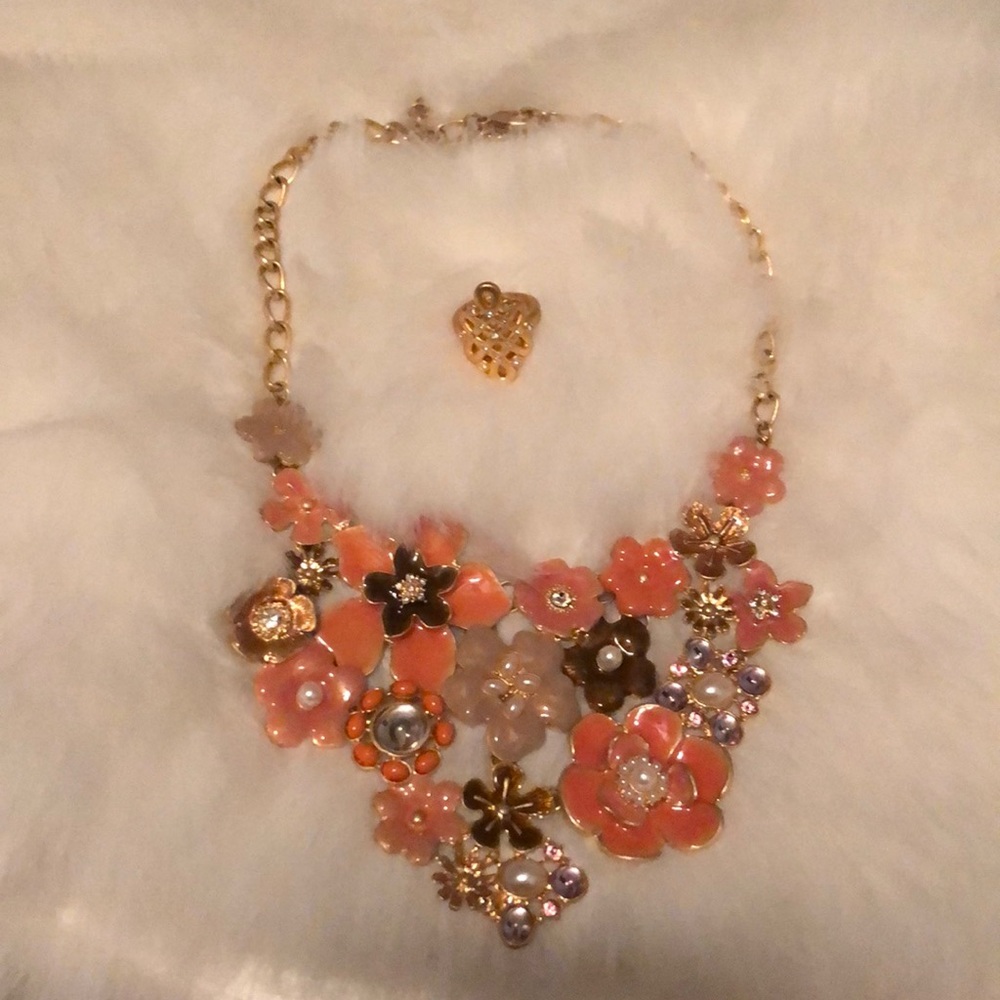 Lulu Avenue flower necklace